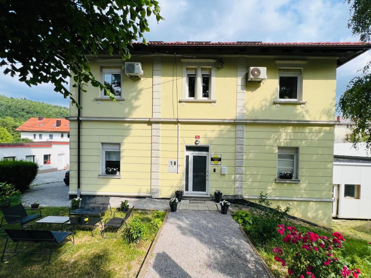 Отель Lemonwood House Постойна Экстерьер фото