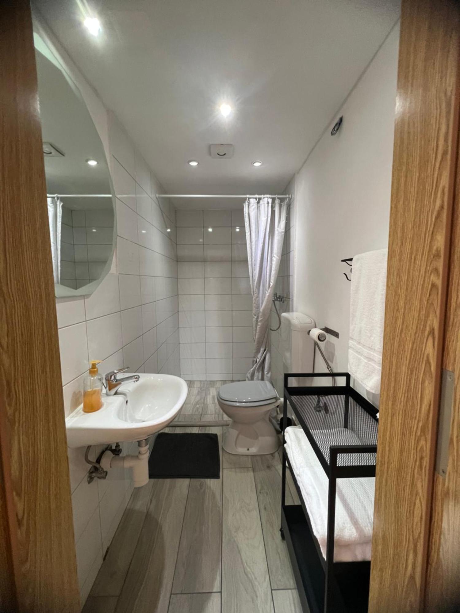 Отель Lemonwood House Постойна Экстерьер фото