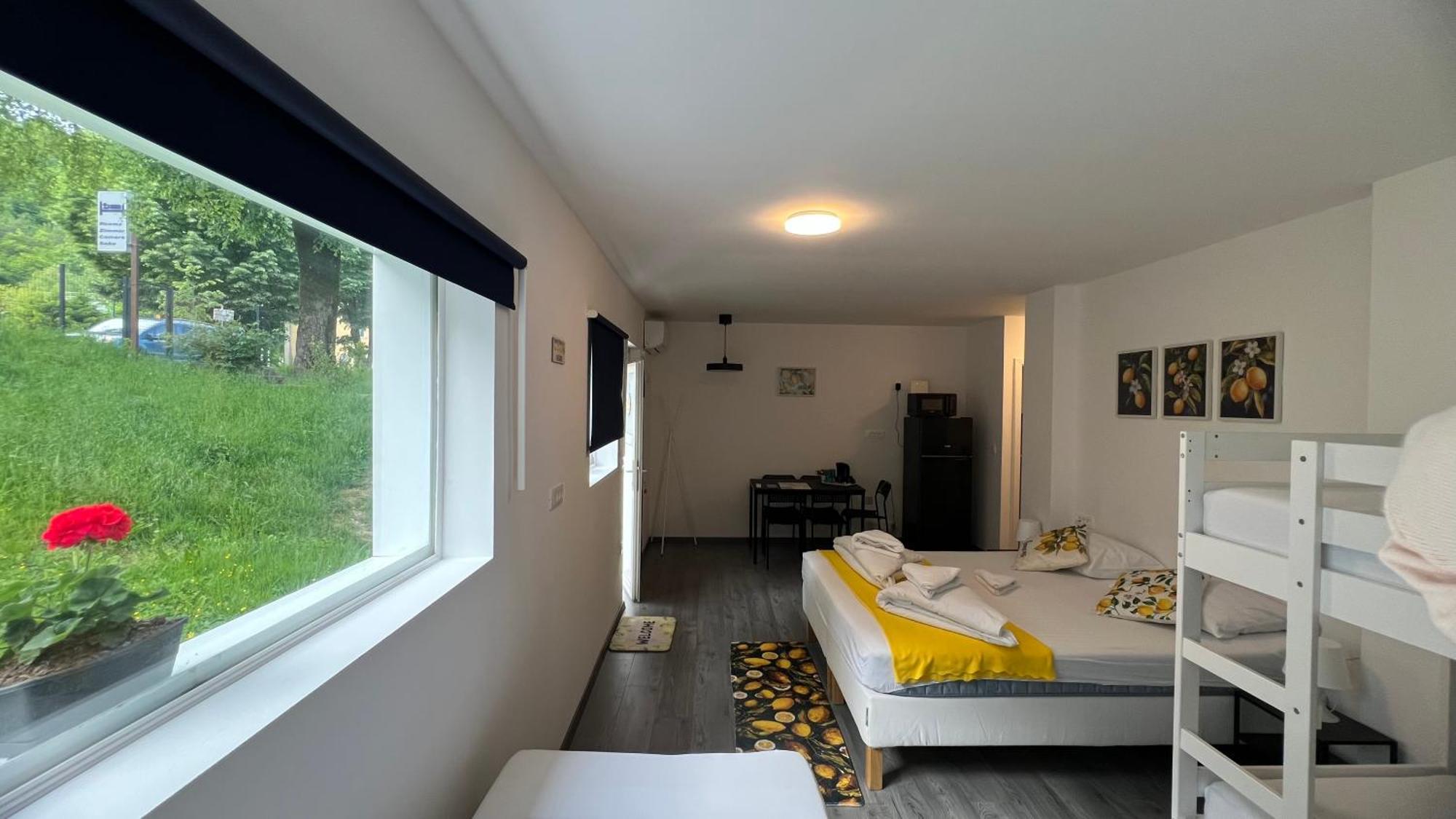 Отель Lemonwood House Постойна Экстерьер фото