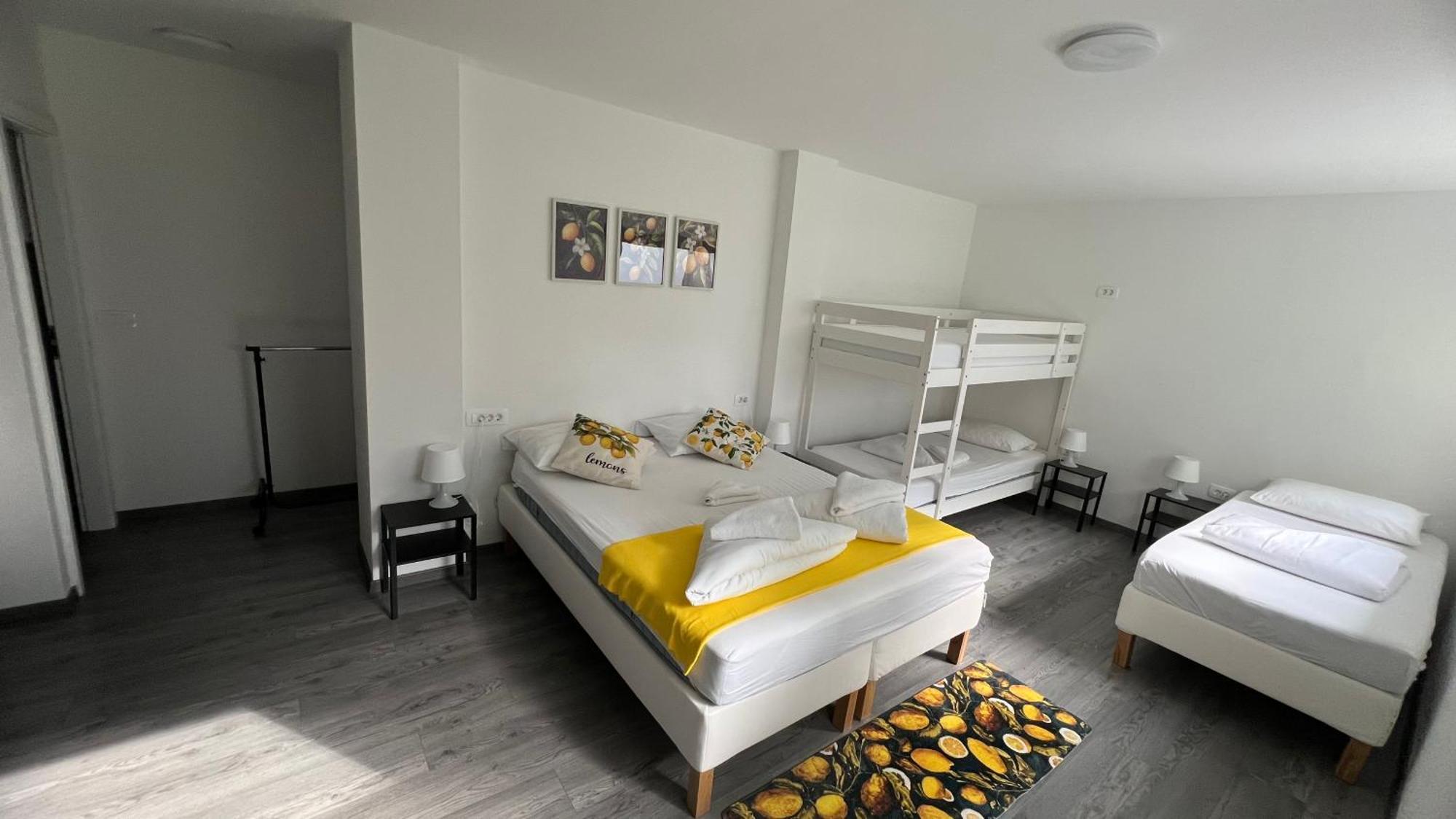 Отель Lemonwood House Постойна Экстерьер фото