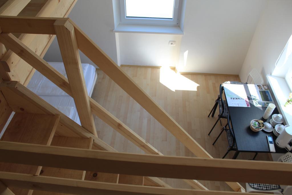 Отель Lemonwood House Постойна Экстерьер фото