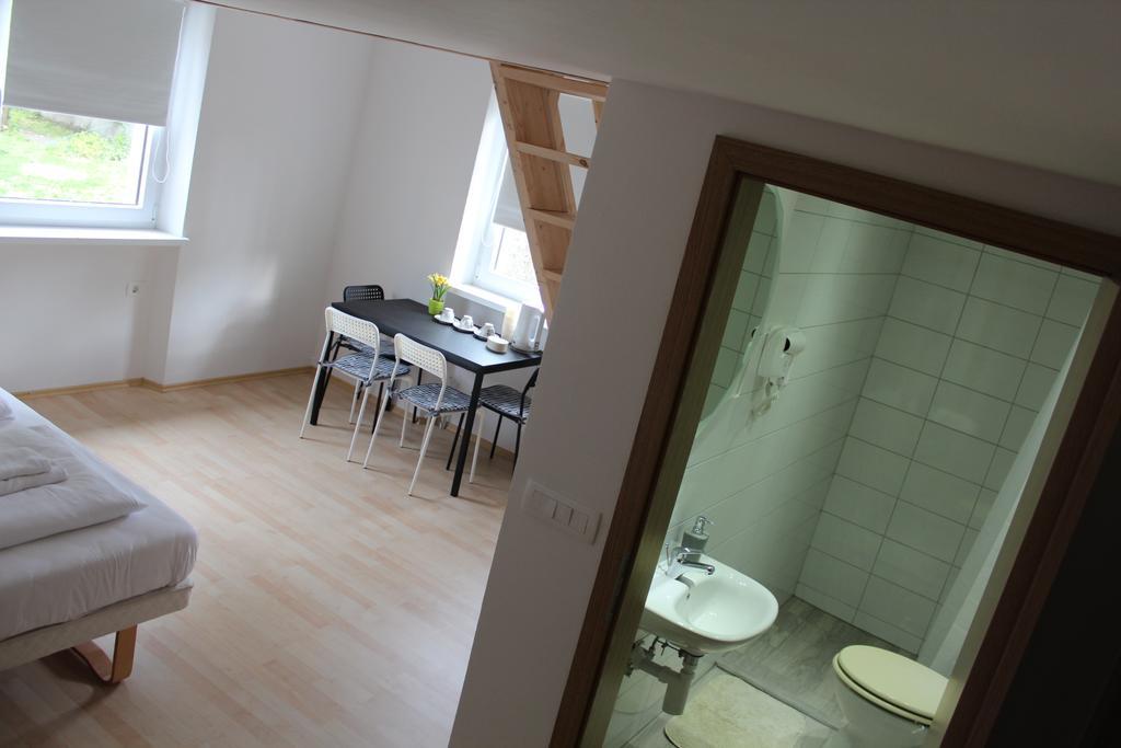 Отель Lemonwood House Постойна Экстерьер фото